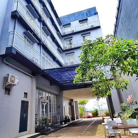 Votel Hotel Charis Tuban Tuban  Buitenkant foto