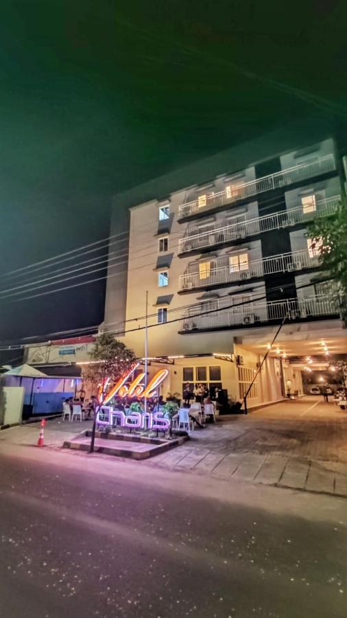 Votel Hotel Charis Tuban Tuban  Buitenkant foto