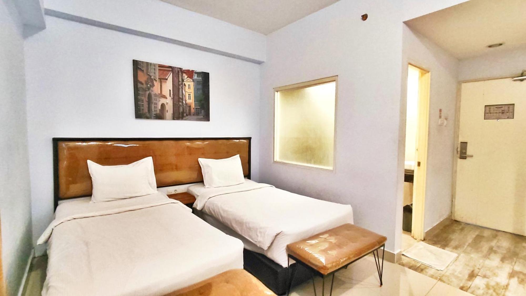 Votel Hotel Charis Tuban Tuban  Buitenkant foto