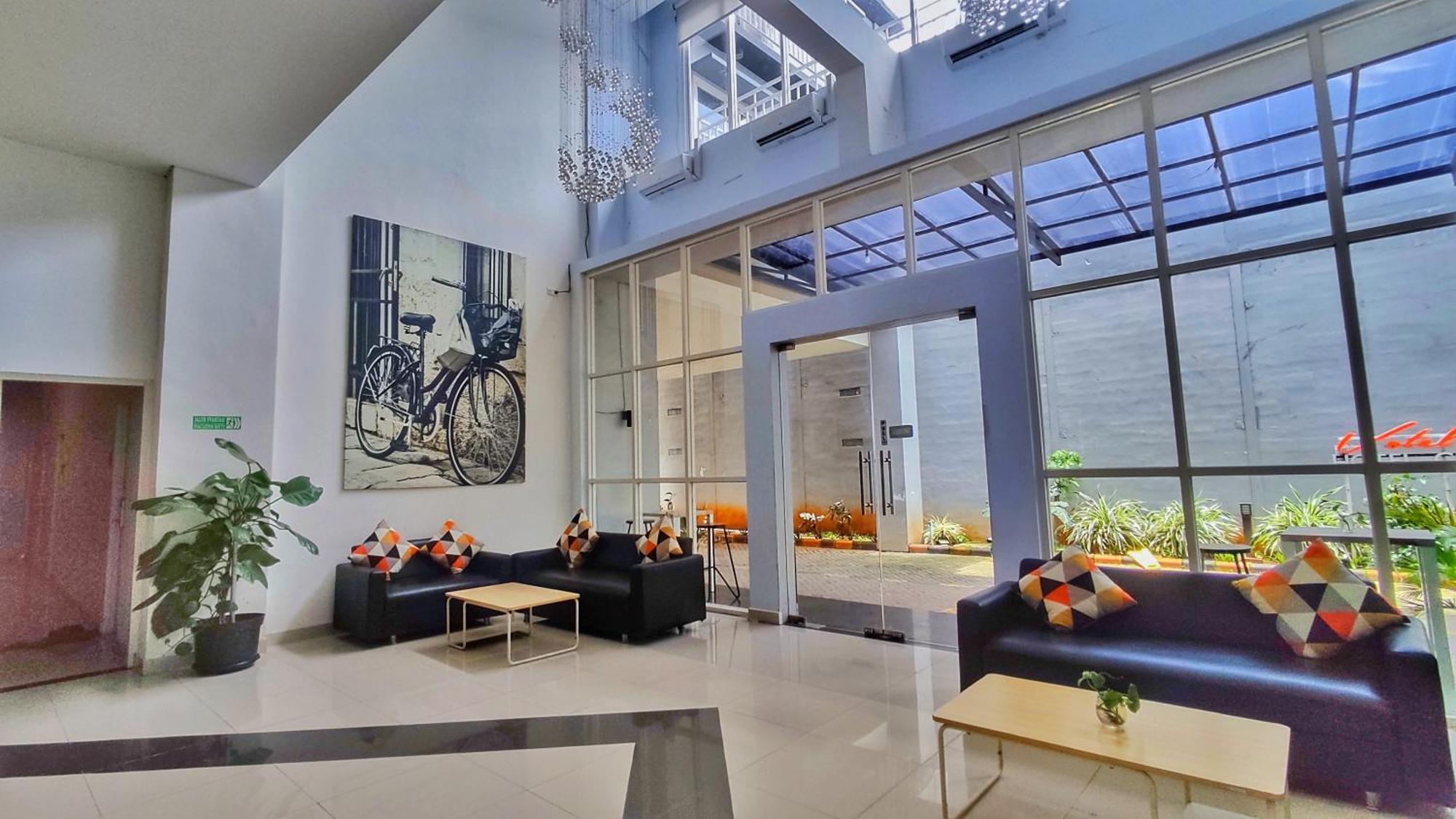 Votel Hotel Charis Tuban Tuban  Buitenkant foto