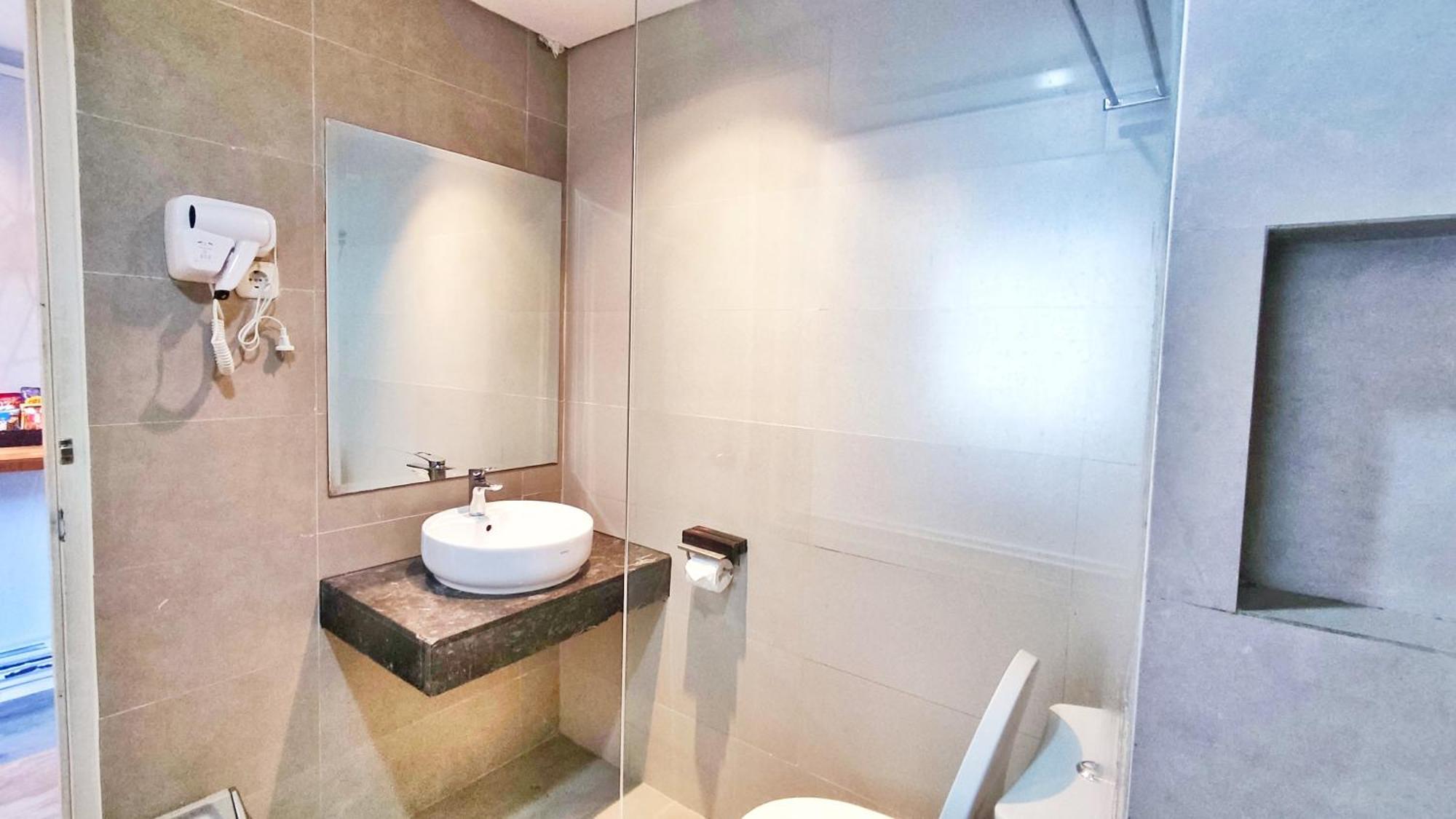 Votel Hotel Charis Tuban Tuban  Buitenkant foto