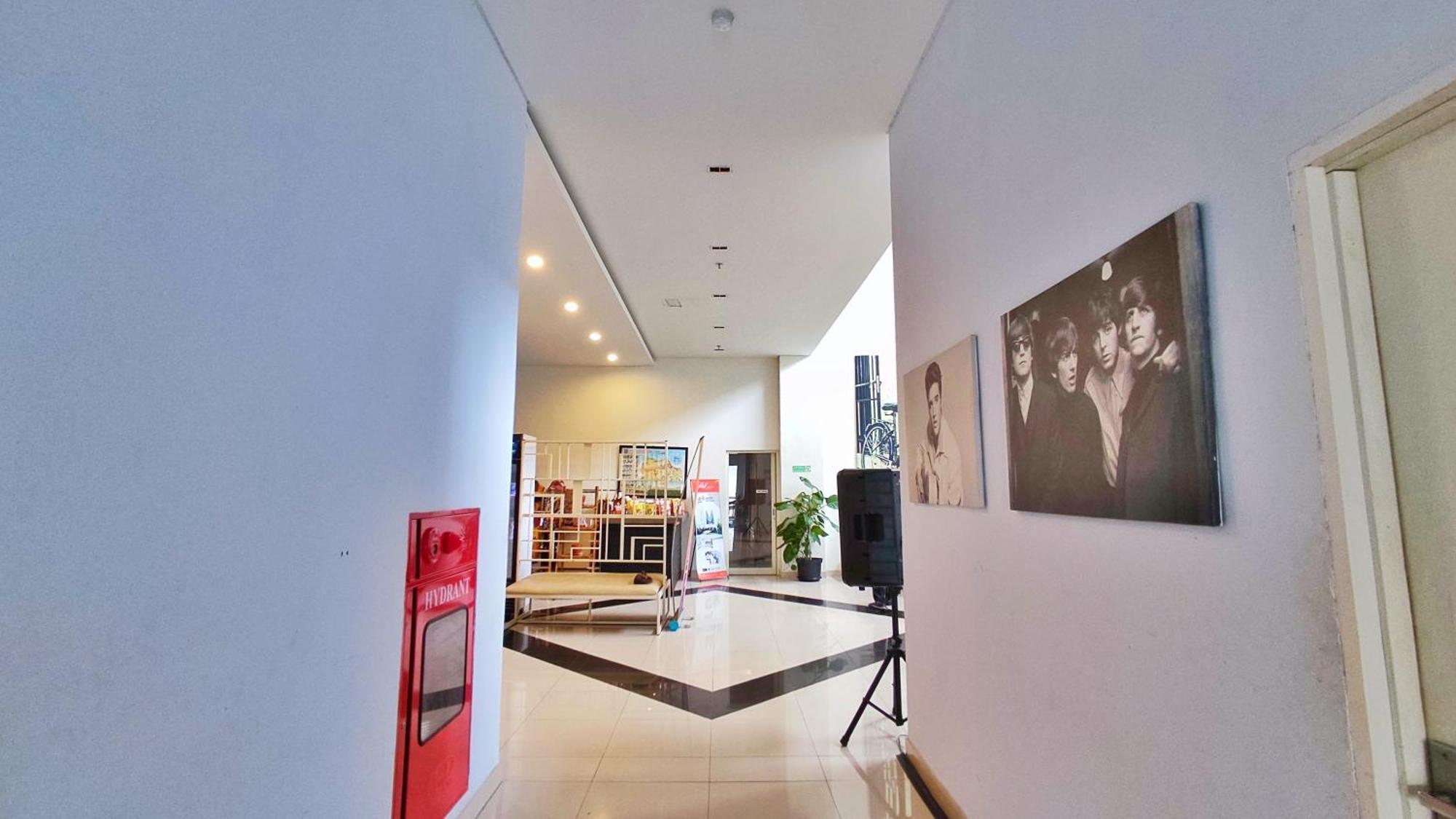 Votel Hotel Charis Tuban Tuban  Buitenkant foto