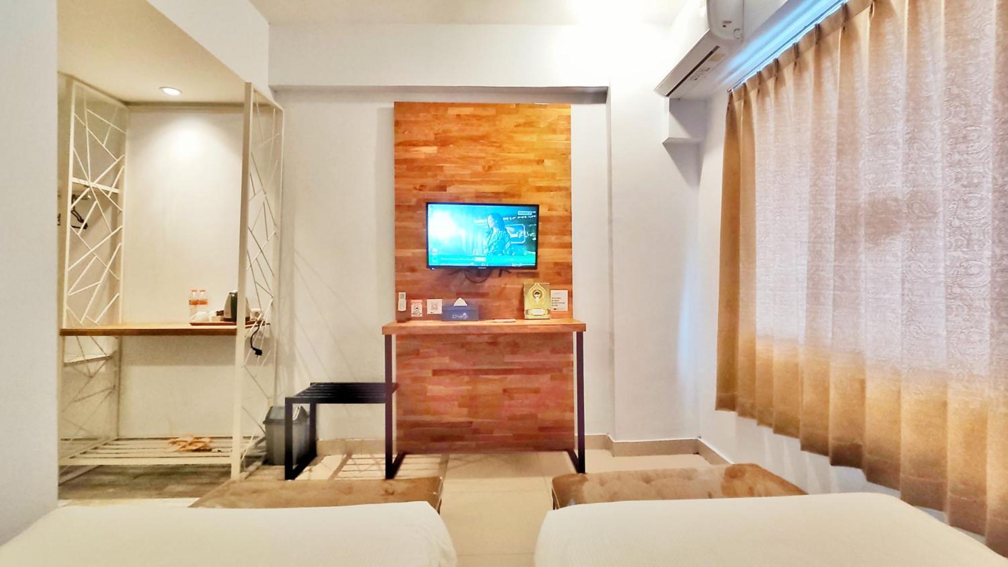 Votel Hotel Charis Tuban Tuban  Buitenkant foto