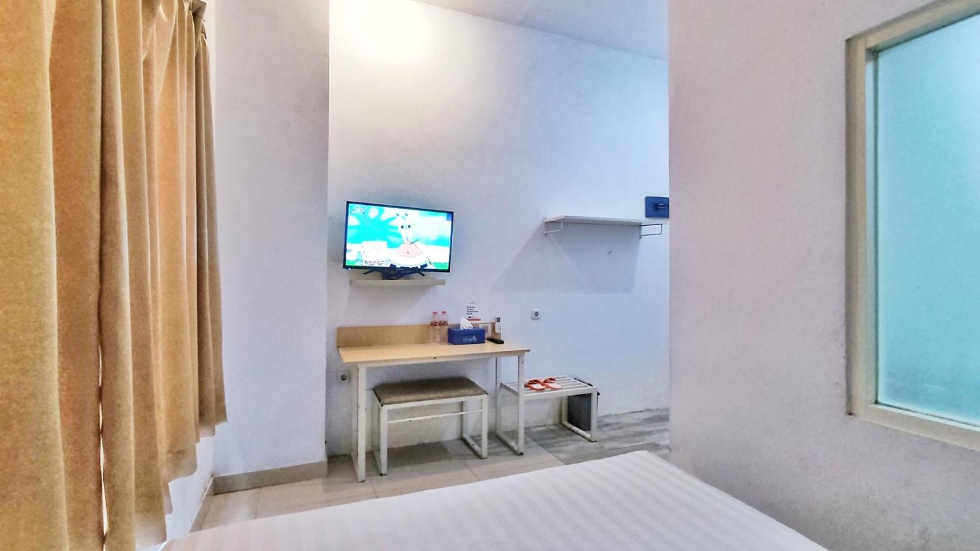 Votel Hotel Charis Tuban Tuban  Buitenkant foto